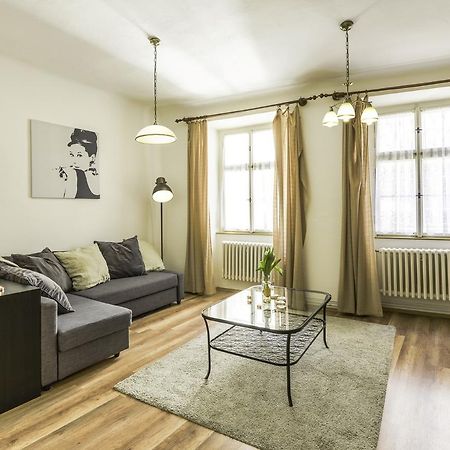 Old Town Apartment III Ideal For Groups Or Families By Easybnb プラハ エクステリア 写真